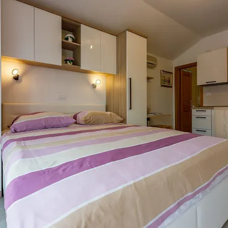 Appartement Bezauberndes Nur 100 Meter Zum Mit Sauna, Whirlpool, Meerblick, Wifi Dramalj