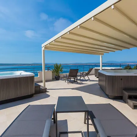 Appartement Bezauberndes Nur 100 Meter Zum Mit Sauna, Whirlpool, Meerblick, Wifi Dramalj