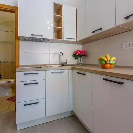 Bezauberndes Nur 100 Meter Zum Mit Sauna, Whirlpool, Meerblick, Wifi Appartement Dramalj